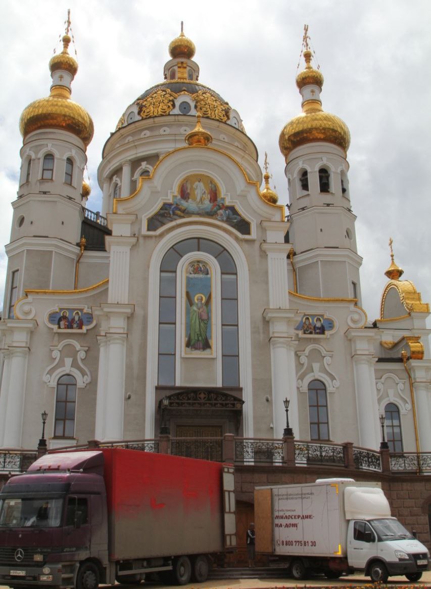 Служба «Милосердие-на-Дону» доставила 10 тонн питьевой воды в Донецк в  Ноябрьске - Церковная помощь беженцам и пострадавшим от военных действий